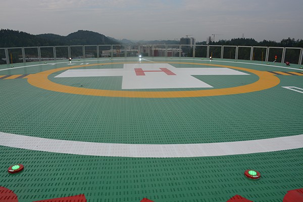 建造屋頂直升機停機坪時，有什么場地條件？